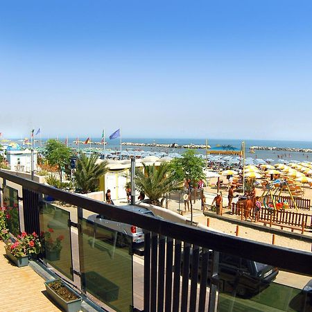 Hotel Continental Bellaria-Igea Marina Exteriör bild