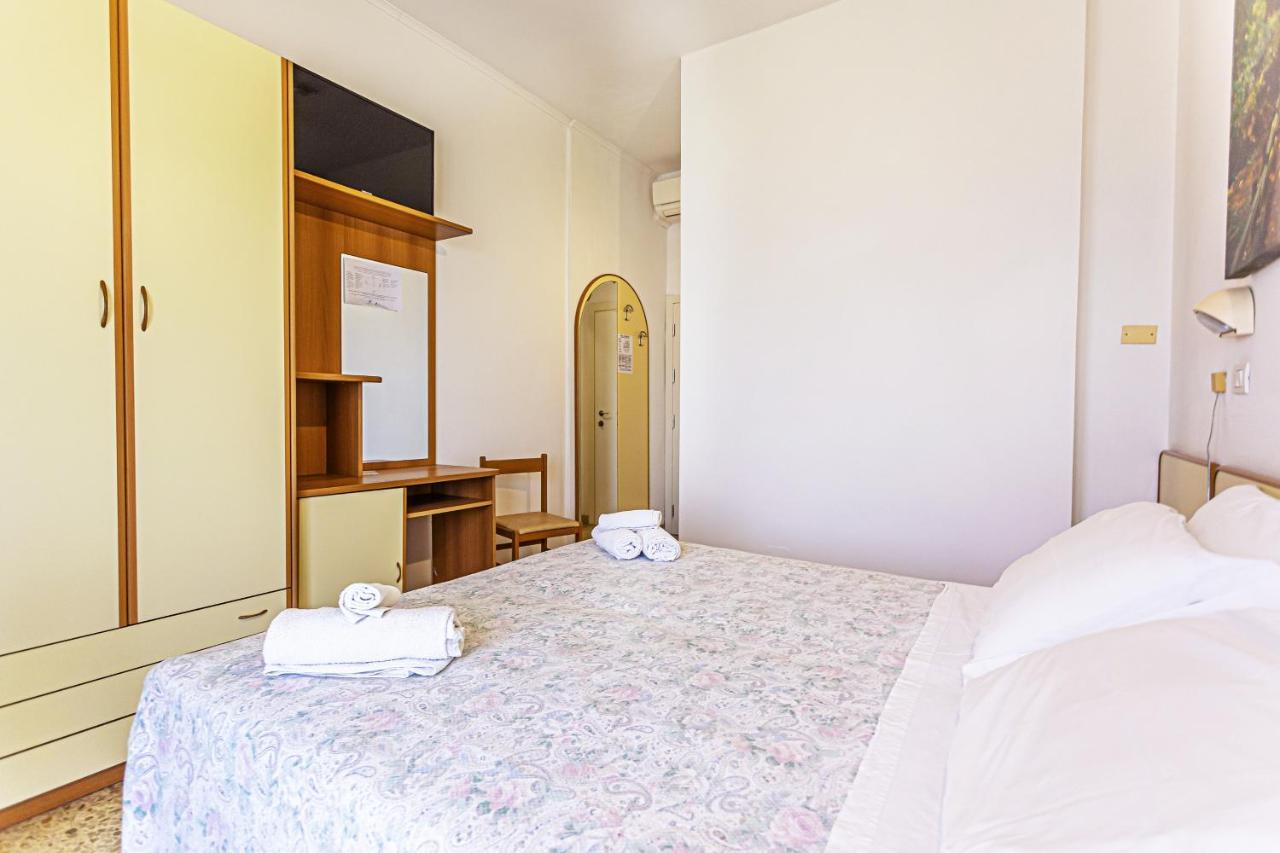 Hotel Continental Bellaria-Igea Marina Exteriör bild