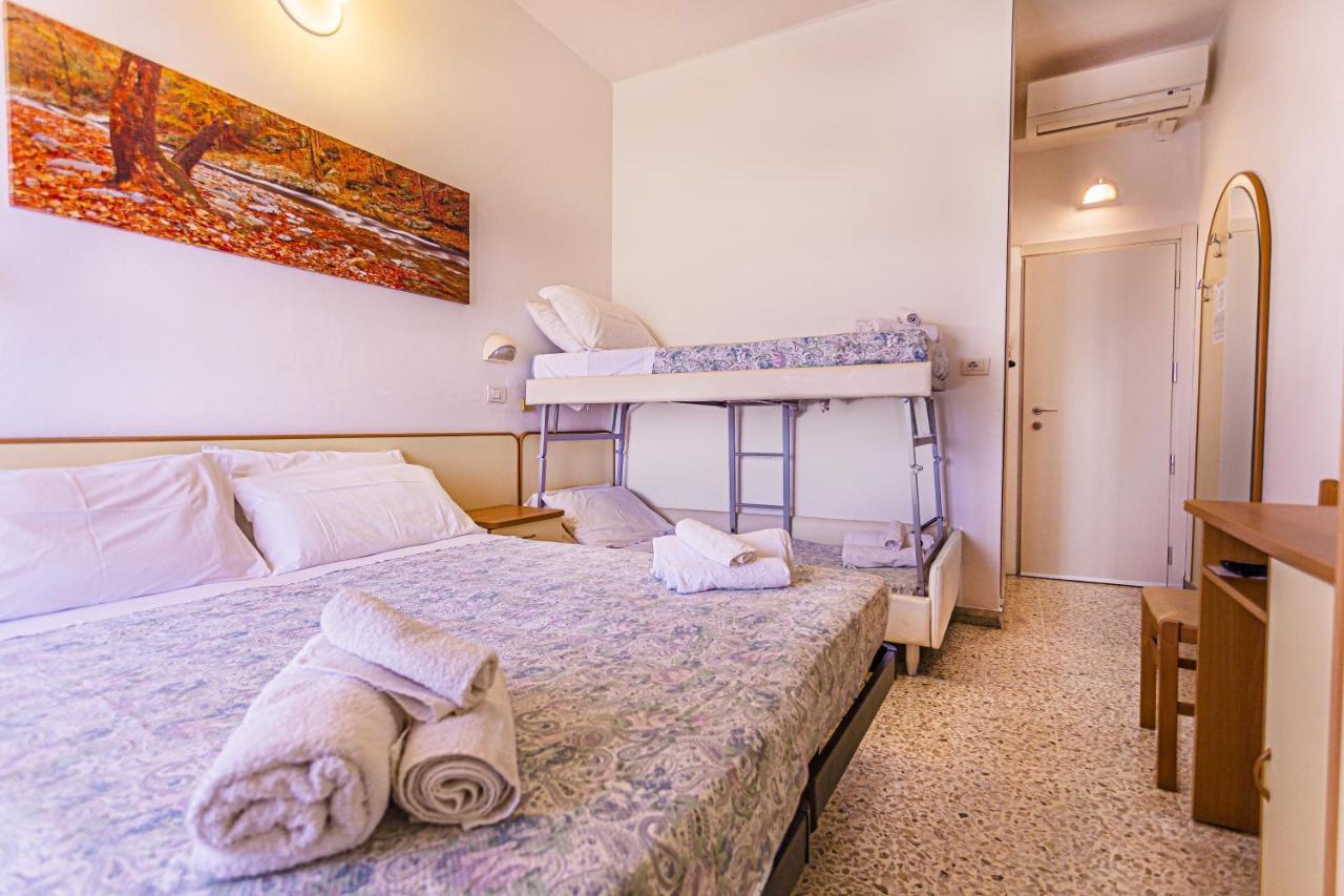 Hotel Continental Bellaria-Igea Marina Exteriör bild