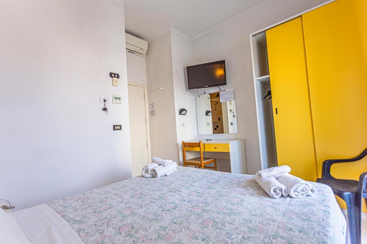 Hotel Continental Bellaria-Igea Marina Exteriör bild
