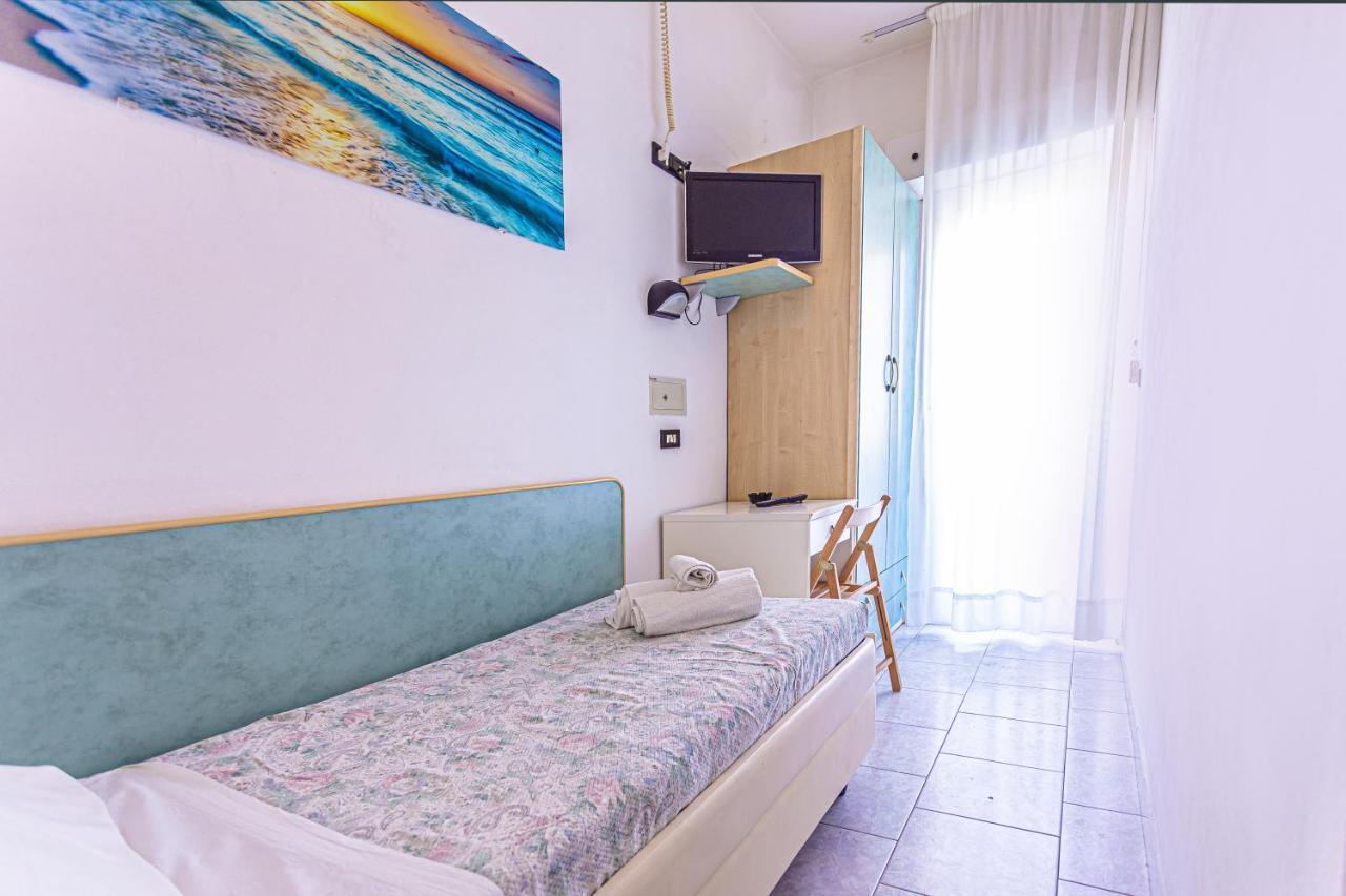Hotel Continental Bellaria-Igea Marina Exteriör bild