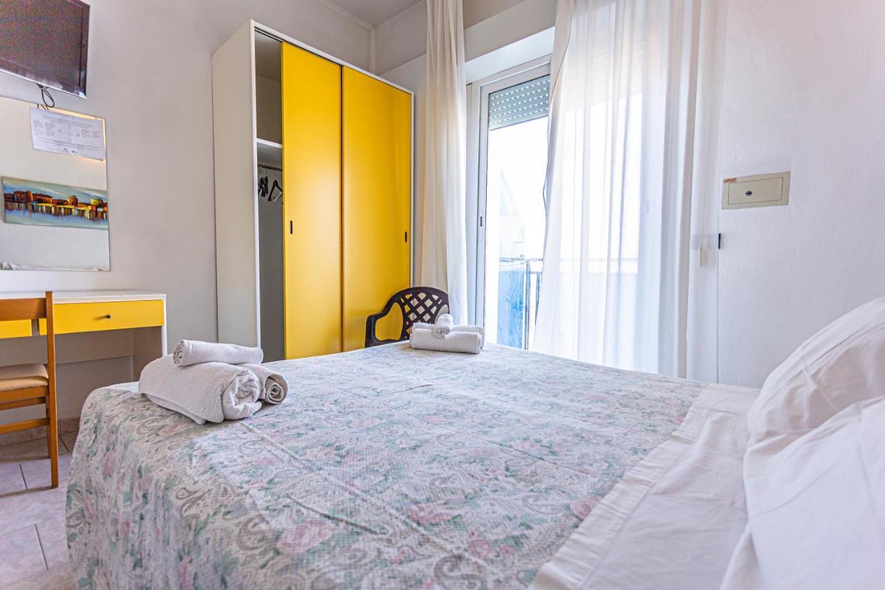 Hotel Continental Bellaria-Igea Marina Exteriör bild