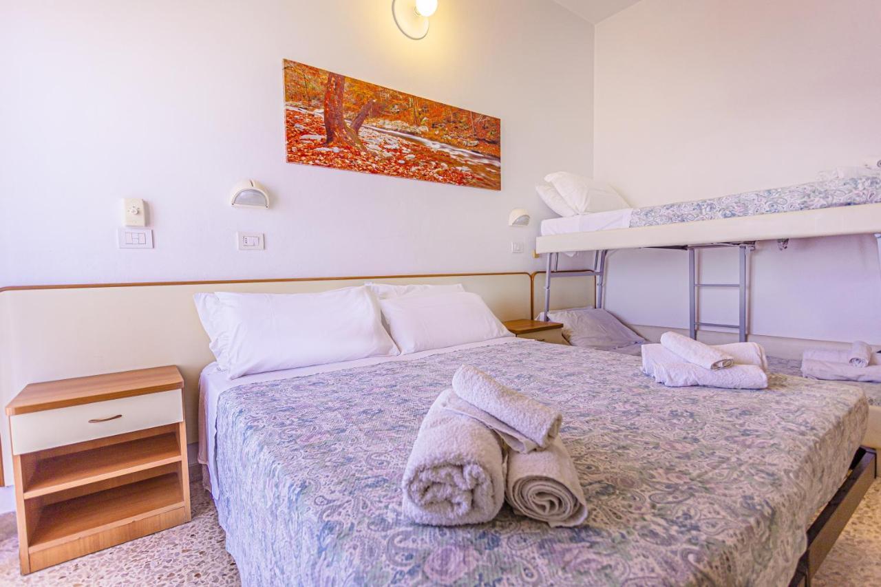 Hotel Continental Bellaria-Igea Marina Exteriör bild