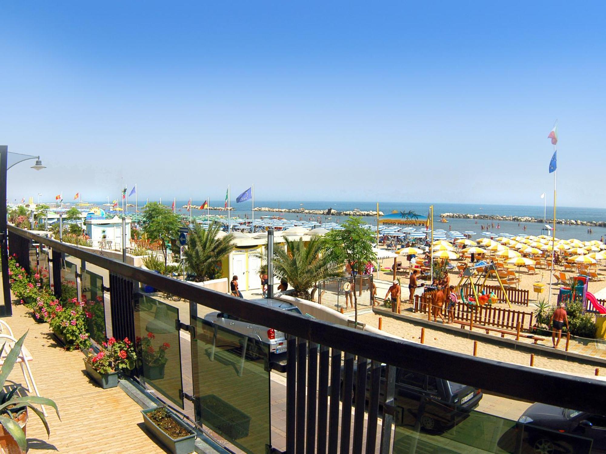 Hotel Continental Bellaria-Igea Marina Exteriör bild